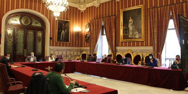 El Ayuntamiento aborda con grupos políticos, entidades y ONG la mejora de la atención a las personas sin hogar con propuestas que inciden en la necesidad de favorecer la inserción sociolaboral del colectivo