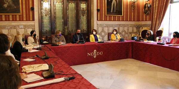 El Ayuntamiento abre el proceso de participación para definir la Casa de las Mujeres, un proyecto impulsado con mujeres feministas representantes de distintos ámbitos profesionales de la sociedad civil sevillana