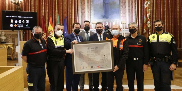 El Ayuntamiento acoge el estreno de la marcha procesional ‘De buena Fe’, una obra colectiva compuesta por más de 20 autores en homenaje al papel desempeñado por las fuerzas y cuerpos de seguridad y por lo sanitarios durante la pandemia