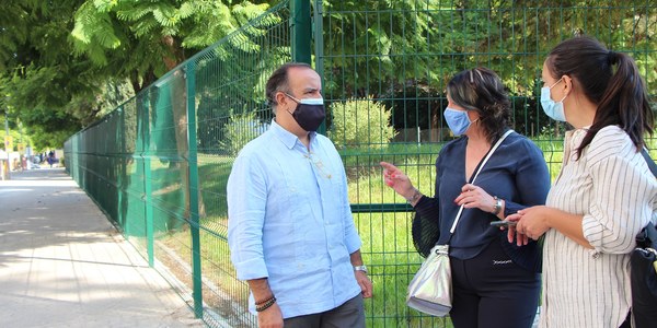 El Ayuntamiento acomete el vallado del parque ubicado en la calle Campamento del Distrito Nervión con un presupuesto de más de 19.000 euros