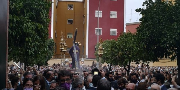 El Ayuntamiento activa de nuevo el dispositivo especial de emergencias, servicios y empresas municipales para el  traslado del Gran Poder desde la parroquia de la Candelaria a la de Santa Teresa