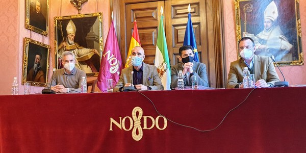 El Ayuntamiento amplía a Baños y Carlos Cañal el contrato para la dotación de sombra en áreas comerciales que llegará con toldos renovados a 26 calles a partir de este verano