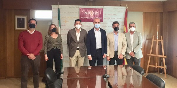 El Ayuntamiento amplía el consenso entre los colegios profesionales sobre el nuevo procedimiento que unificará las licencias de obras, la calificación ambiental y la licencia de actividad para simplificar y agilizar los trámites
