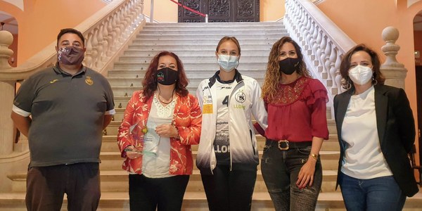 El Ayuntamiento apoya al BMP Sevilla que acude a la Copa de España y el Campeonato de Europa de balonmano playa