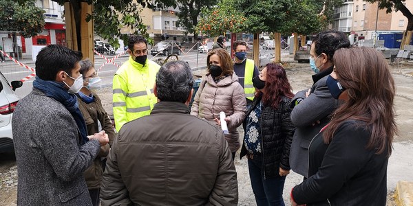 El Ayuntamiento aumentará la zona verde y arbolada de la Glorieta Jardín Pepe Da Rosa, en Los Remedios, tras la implicación del anexo I.E.S. Politécnico en su diseño final y conservación como actividad de su taller de adaptación climática