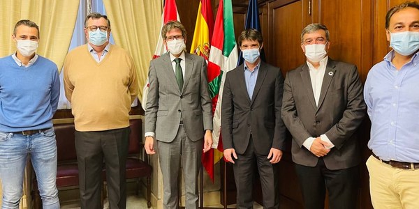El Ayuntamiento avanza en el diseño del proyecto de anillo verde metropolitano para Sevilla con un encuentro técnico para incorporar medidas implantadas en Vitoria