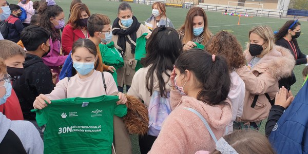 El Ayuntamiento celebra el Día de la Ciudad Educadora con escolares en el Centro Deportivo Hytasa