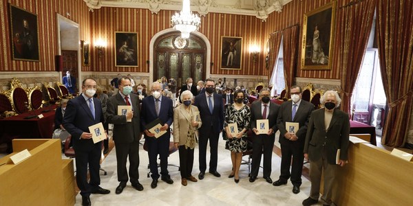 El Ayuntamiento celebra un nuevo homenaje al exalcalde Manuel del Valle y publica un libro que retrata su personalidad y su trayectoria a través de los testimonios de 44 personalidades de distintos ámbitos