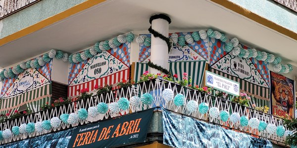 El Ayuntamiento concede el primer premio del concurso de balcones al situado en la calle Asunción, 21 y el de escaparates al ubicado en calle Pureza, 43