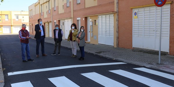 El Ayuntamiento construirá un acerado uniforme y accesible en zonas terrizas de la calle Vereda de Poco Aceite, en Valdezorras, para garantizar un itinerario peatonal y con una inversión de 60.000 euros