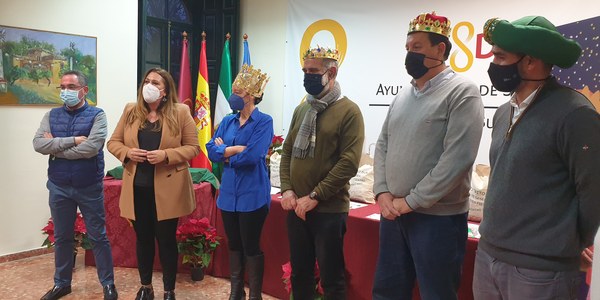 El Ayuntamiento corona a los Reyes Magos de la Cabalgata del Distrito Sur