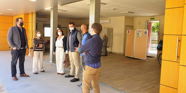 El Ayuntamiento culmina la adecuación del entorno y mejora de la accesibilidad del nuevo centro vecinal de Parque Flores donde se realizan ya actividades y talleres en colaboración con entidades vecinales y deportivas