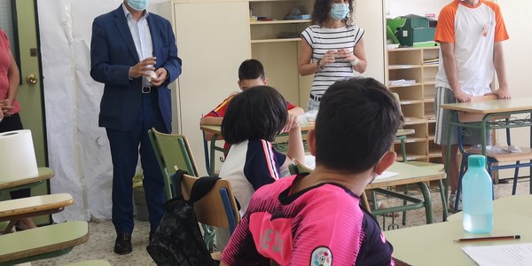El Ayuntamiento de Sevilla abre una oferta de 1.520 plazas de actividades socioeducativas estivales para niños y niñas en riesgo de exclusión social y que incluye 620 en campamentos de verano fuera de la ciudad