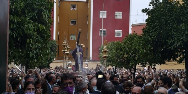 El Ayuntamiento de Sevilla destaca el comportamiento “ejemplar” de los vecinos y las vecinas de Tres Barrios-Amate en la acogida al Gran Poder que puede contribuir “a derribar estereotipos y a impulsar su transformación social”