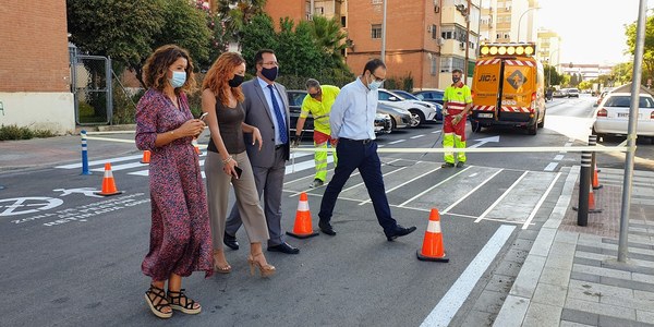 El Ayuntamiento de Sevilla ejecuta un plan de mejora de la señalización horizontal y la seguridad vial en las calles del Polígono Norte
