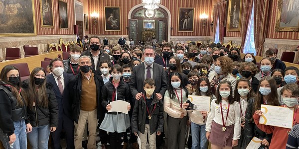 El Ayuntamiento de Sevilla ha celebrado el Consejo Municipal de la Infancia y la Adolescencia en el que sus integrantes han realizado balance de las propuestas presentadas y consensuadas con la comunidad educativa y ejecutadas a través de diferentes programas como el plan Mejora tu barrio.