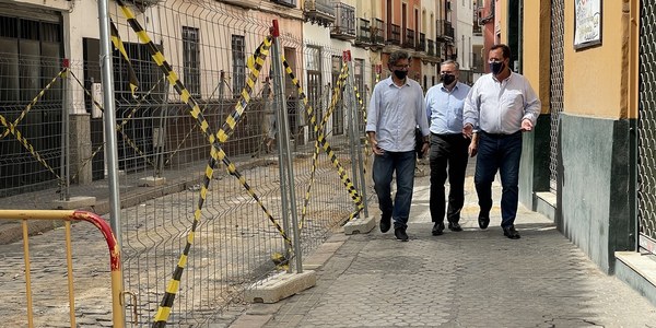 El Ayuntamiento inicia las obras de renovación de redes y reurbanización integral de la calle Correduría con plataforma única, plantación de árboles de sombra y un presupuesto de 490.000 euros