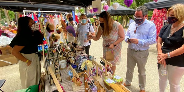 El Ayuntamiento de Sevilla organiza el Zoco de Moda Flamenca en el Parque de María Luisa para impulsar las compras del comercio local