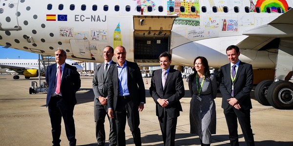 El Ayuntamiento destaca el compromiso de la compañía Vueling con la sostenibilidad del turismo en la ciudad tras operar el primer vuelo con combustible sostenible entre Barcelona y Sevilla