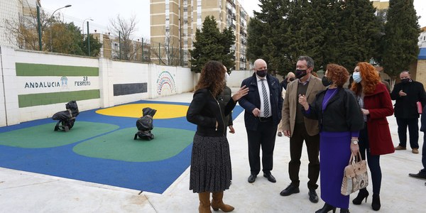El Ayuntamiento ejecuta un nuevo proyecto de mejora de los centros educativos con una inversión de 135.000 euros en el CEIP Manuel Siurot del Distrito Macarena