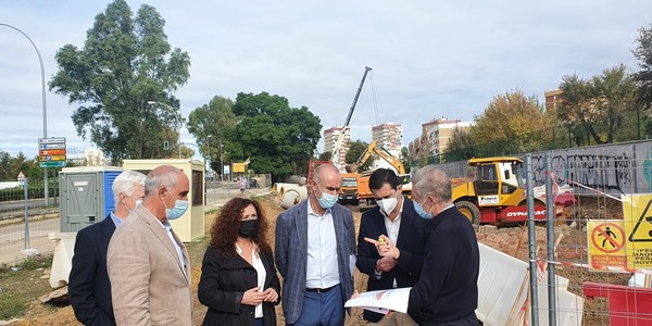 El Ayuntamiento ejecuta una inversión de 5,1 millones para habilitar una zona verde de 7.000 metros cuadrados y suelos para 300 viviendas en Bellavista-La Palmera