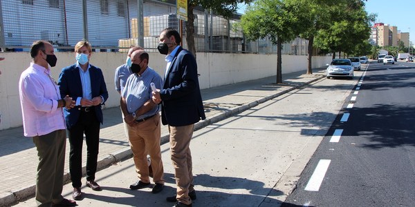 El Ayuntamiento ejecuta una nueva inversión para la mejora de la pavimentación  de la calle Comercio, en el Parque Empresarial Carretera Amarilla