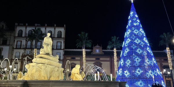 El Ayuntamiento enciende la iluminación navideña en más de 280 calles este viernes e inicia el programa de actividades con un concierto de canciones navideñas y música de cine en la Avenida de la Constitución