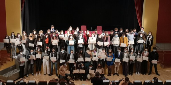 El Ayuntamiento entrega 66 premios a alumnos y alumnas de ESO y FP de Sevilla por su trayectoria académica y personal