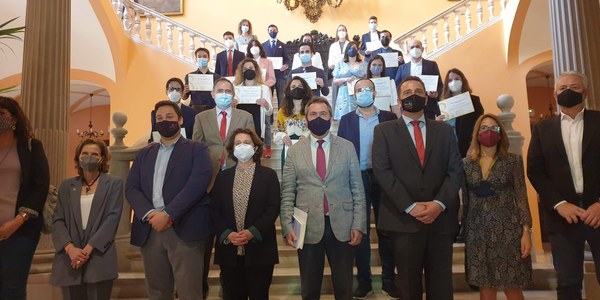 El Ayuntamiento entrega el Premio Joven a la Cultura Científica a trabajos relacionados con la salud pública, el cambio climático o la igualdad