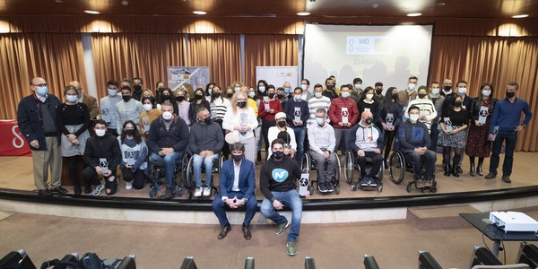 El Ayuntamiento entrega los premios a los vencedores del #Sevilla10 en el que se imponen Gerardo Pérez y Jessica Valdayo Suárez