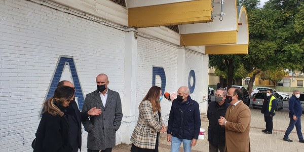 El Ayuntamiento habilita una unidad en Lipasam para la retirada de pintadas vandálicas y pone en marcha un programa piloto en zonas comerciales de distintos distritos