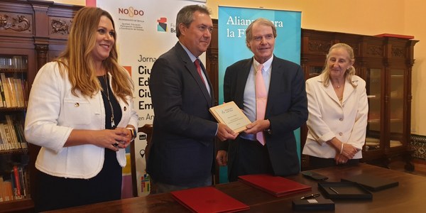 El Ayuntamiento impulsa un servicio de apoyo a la FP Dual con la creación de una oficina municipal específica para dar a conocer este modelo educativo y fomentar la inserción laboral entre los más jóvenes