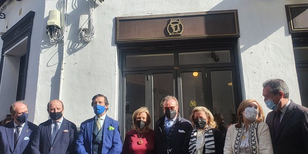 El Ayuntamiento inaugura en el barrio del Arenal del Distrito Casco Antiguo la nueva calle Otto Moeckel, como homenaje a este industrial que fue hermano mayor del Baratillo