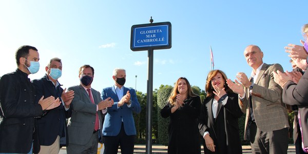 El Ayuntamiento inaugura en el Distrito Sur las nuevas Glorietas Mar Cambrollé y Directora Esperanza Vélez en homenaje a esta activista por los derechos LGTBi y a quien fuera responsable durante años del Centro Cívico El Esqueleto, respectivamente