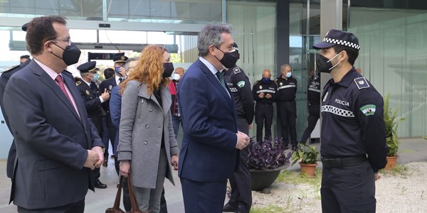 El Ayuntamiento incorpora otros 22 policías locales más para reforzar los dispositivos de los barrios