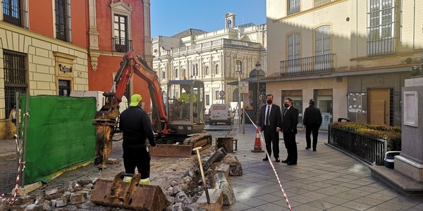 Comienzan las obras de reordenación del entorno de la escultura de Cervantes, entre las calles Entrecárceles y Francisco Bruna, con un diseño que amplía el espacio peatonal y mejora la conservación y protección del Patrimonio