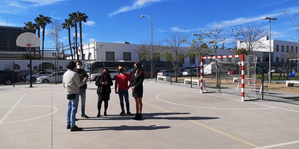 El Ayuntamiento mejora la pista multideportiva de Nueva Tablada para la práctica de fútbol y baloncesto