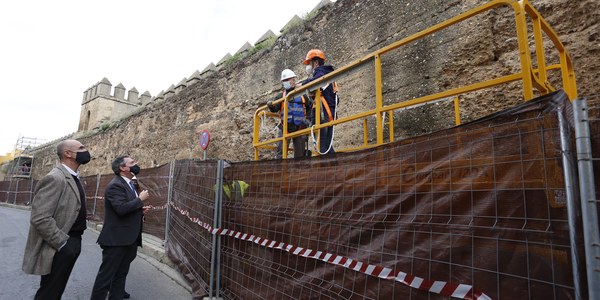 El Ayuntamiento obtiene el informe favorable de la Comisión de Patrimonio para el proyecto de restauración y consolidación de la cara exterior de la muralla de la Macarena