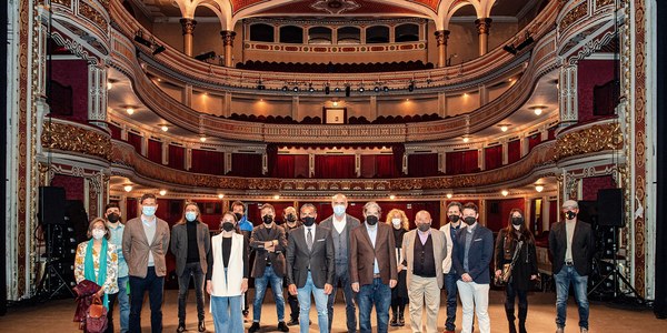 El Ayuntamiento organiza en el mes de abril un ciclo especial de flamenco con los premios  Giraldillo de la Bienal con el Teatro Lope de Vega como sede principal