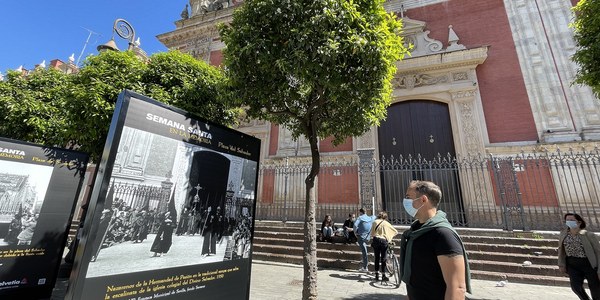 La exposición ‘Semana Santa en la memoria’ muestra en varios espacios públicos del centro y de Triana 60 imágenes de las cofradías de la ciudad entre los años 20 y la década de los 80 del siglo XX