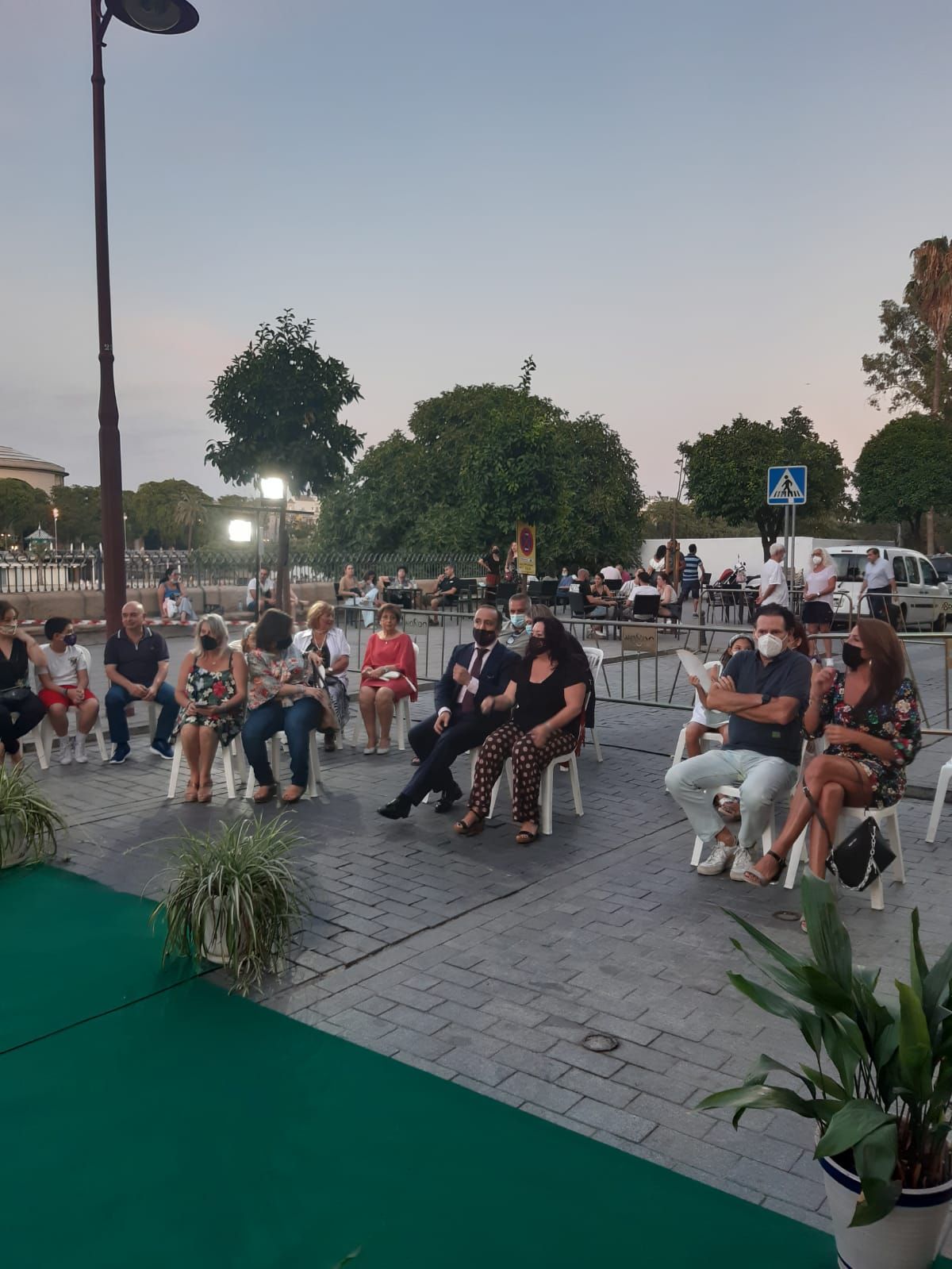 Desfavorable Creo que estoy enfermo intimidad El Ayuntamiento organiza un desfile de moda en la calle Betis con establecimientos de los distritos Triana y Los Remedios dentro de la programación de la Velá de Santa y de la Desfavorable Creo que estoy enfermo intimidad El Ayuntamiento organiza un desfile de moda en la calle Betis con establecimientos de los distritos Triana y Los Remedios dentro de la programación de la Velá de Santa y de la