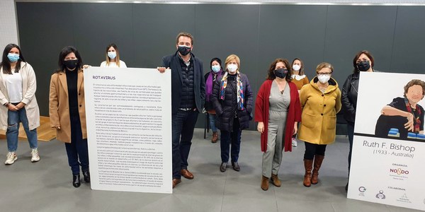 El Ayuntamiento presenta la exposición itinerante ‘Vacunas con firma de mujer’ que recorrerá centros educativos con motivo del Día de la mujer y la niña en la ciencia