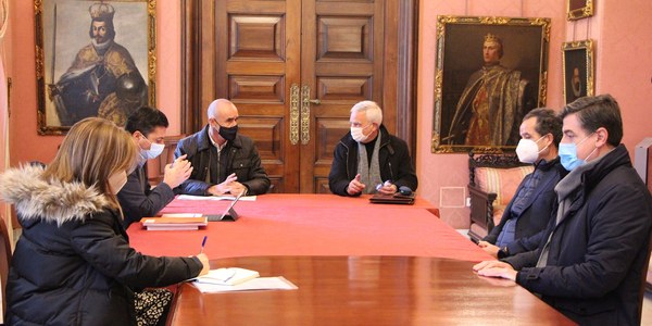 El Ayuntamiento recaba el apoyo de la Asociación de Hoteles de Sevilla para la propuesta de regulación de las viviendas turísticas dentro de la estrategia de reactivación del sector y mejora de la oferta