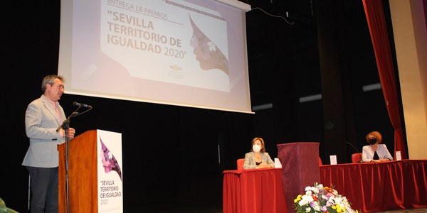 El Ayuntamiento reconoce con los premios Sevilla Territorio de Igualdad a mujeres y entidades que han destacado en la ciudad en ámbitos como la investigación, la educación, el asociacionismo, el deporte, la comunicación o la literatura