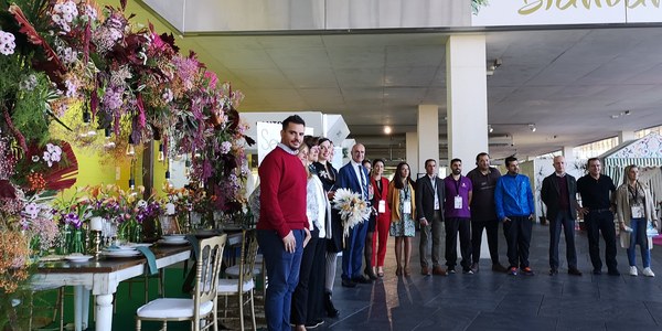 El Ayuntamiento refuerza en amplitud e imagen la feria ‘Sevilla de Boda’ y traslada a las empresas expositoras la intención de seguir apostando por un certamen que ya es referencia para los negocios de enlaces nupciales en el Sur de España