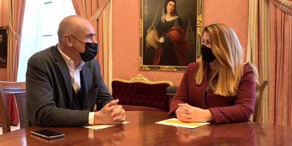 El Ayuntamiento regula la actividad de los autobuses turísticos en la ciudad a través de una licitación pública, con libre concurrencia y una tasa anual