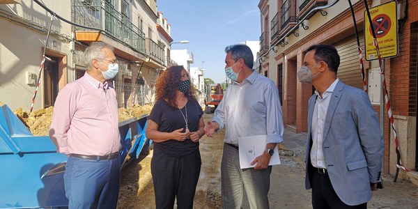 El Ayuntamiento renueva redes y reurbaniza calles en Bellavista dentro del programa de 33 proyectos por un importe de 237 millones de euros que tiene en marcha Emasesa en toda la ciudad