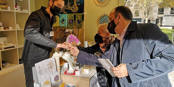El Ayuntamiento respalda la Feria de Artesanía Creativa de Sevilla para impulsar las ventas de los artesanos durante las fechas navideñas