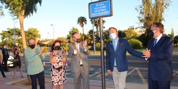 El Ayuntamiento rotula la glorieta ubicada junto a la Torre Sevilla como Plaza Alcalde Sánchez Monteseirín, en homenaje a quien fuera primer edil de la ciudad entre 1999 y 2011