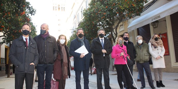 El Ayuntamiento ultima las obras de reurbanización de Mateos Gago que queda configurada como una calle referente en accesibilidad universal con medidas avaladas por la ONCE